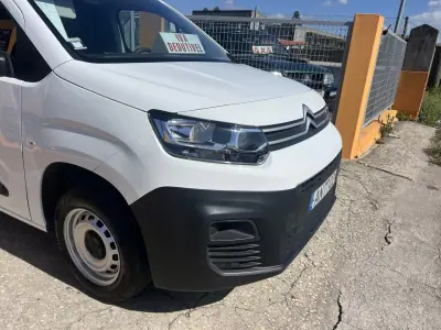 Citroën Berlingo 2022 - 13800 EUR, 118170 km - AUTO.MOTO.pt - 118170km - foto 8 de 12