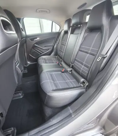 Mercedes-Benz A 180 2014 - 14400 EUR, 216000 km - AUTO.MOTO.pt - 216000km - foto 6 de 11