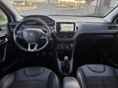 Peugeot 208 2016 - 13990 EUR, 163000 km - AUTO.MOTO.pt - 163000km - foto 17 de 31