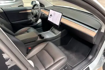 Tesla Model 3 2021 - 27450 EUR, 33801 km - AUTO.MOTO.pt - 33801km - foto 10 de 48
