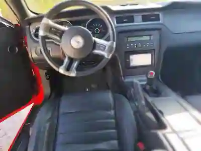 Ford Mustang 2013 - 27500 EUR, 32000 km - AUTO.MOTO.pt - 32000km - foto 11 de 15
