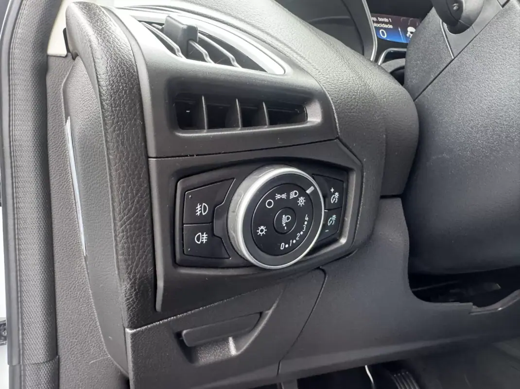 Ford Focus 2015 - 9990 EUR, 123000 km - AUTO.MOTO.pt - 123000km - foto 11 de 31