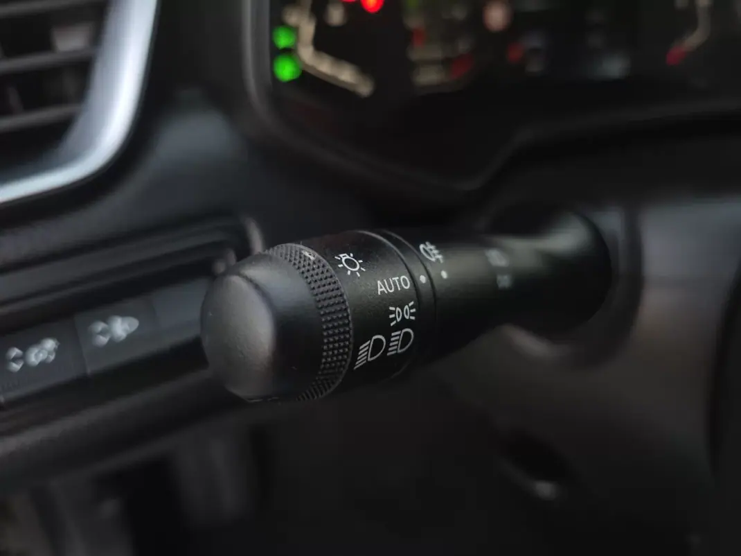 Renault Clio 2022 - 14500 EUR, 104000 km - AUTO.MOTO.pt - 104000km - foto 25 de 43