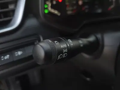 Renault Clio 2022 - 14500 EUR, 104000 km - AUTO.MOTO.pt - 104000km - foto 25 de 43