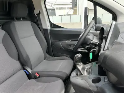 Citroën Berlingo 1.5 Hdi 2019 - 9900 EUR, 180000 km - AUTO.MOTO.pt - 180000km - foto 38 de 43