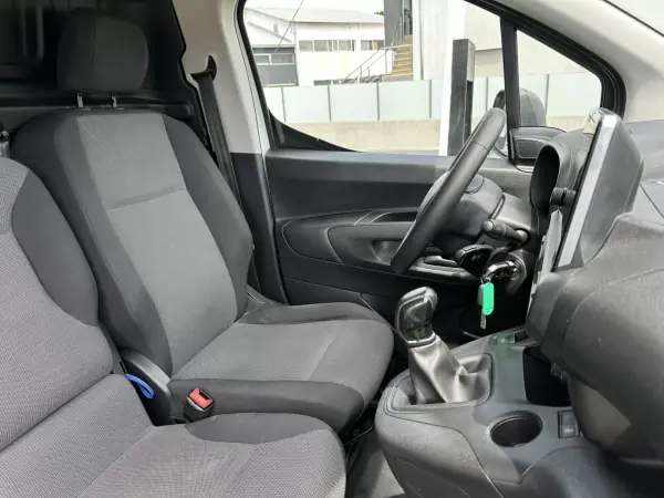 Citroën Berlingo 1.5 Hdi 2019 - 9900 EUR, 180000 km - AUTO.MOTO.pt - 180000km - foto 38 de 43