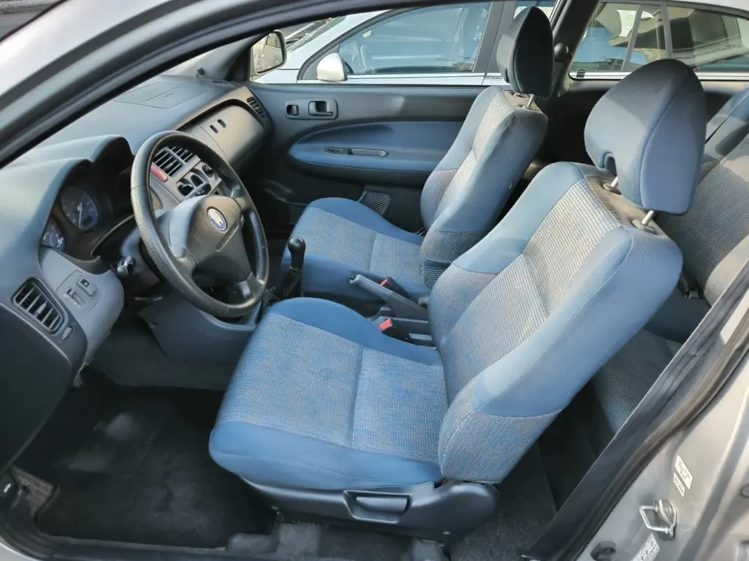Honda HR-V 2000 - 3950 EUR, 97574 km - AUTO.MOTO.pt - 97574km - foto 7 de 36