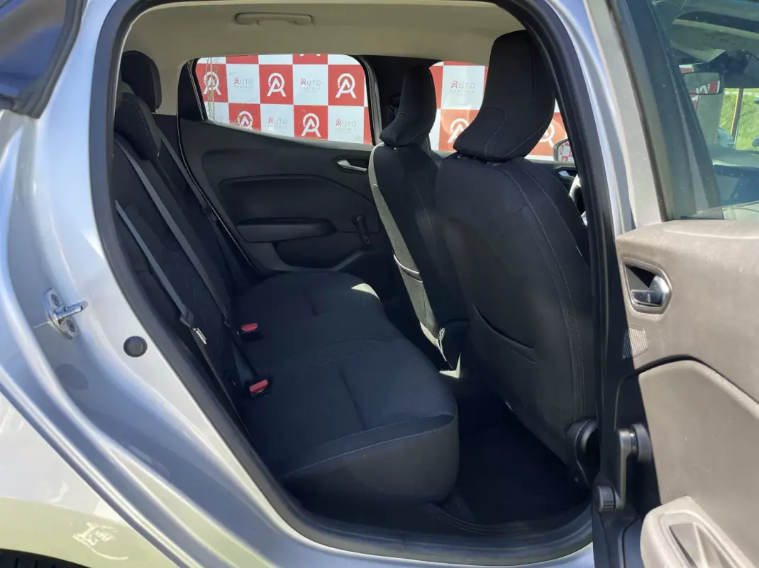 Renault Clio 2021 - 13990 EUR, 136670 km - AUTO.MOTO.pt - 136670km - foto 19 de 20