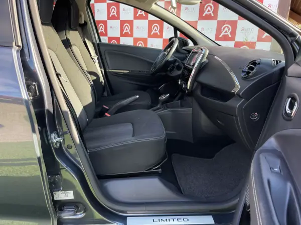 Renault Zoe 2019 - 13490 EUR, 67270 km - AUTO.MOTO.pt - 67270km - foto 12 de 21