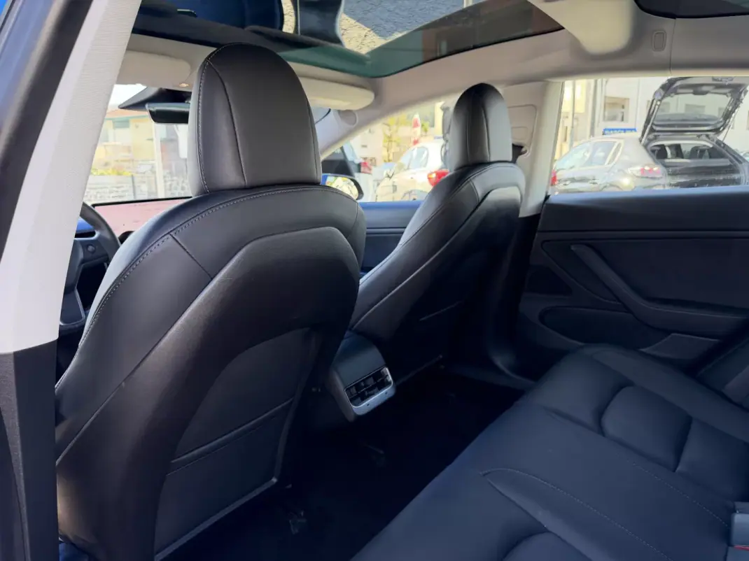 Tesla Model 3 2020 - 29500 EUR, 89581 km - 89581km - foto 21 de 48
