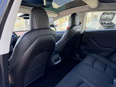 Tesla Model 3 2020 - 29500 EUR, 89581 km - 89581km - foto 21 de 48