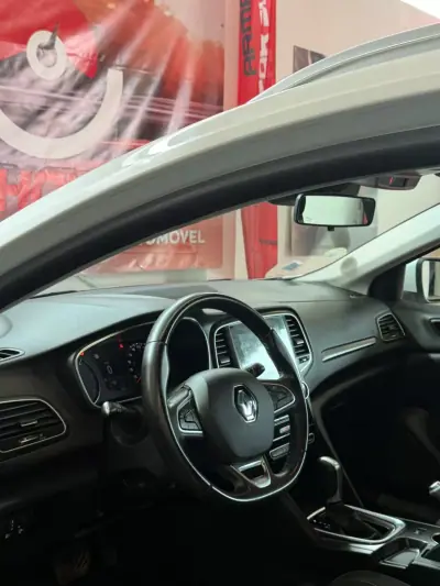 Renault Mégane 2022 - 14900 EUR, 104000 km - AUTO.MOTO.pt - 104000km - foto 6 de 9