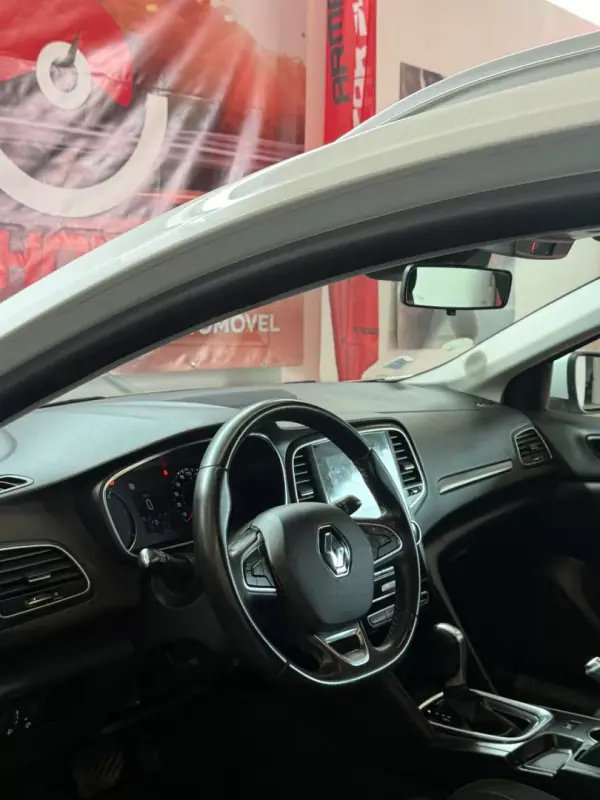 Renault Mégane 2022 - 14900 EUR, 104000 km - AUTO.MOTO.pt - 104000km - foto 6 de 9