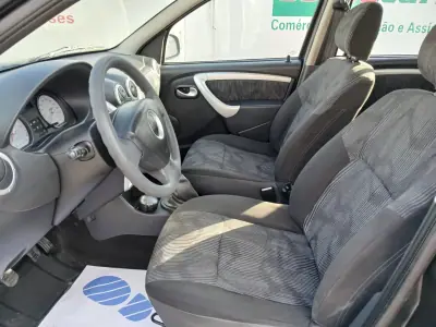 Dacia Sandero 2012 - 5750 EUR, 158792 km - AUTO.MOTO.pt - 158792km - foto 18 de 31