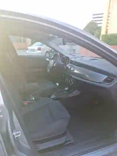 Alfa Romeo Giulietta 2011 - 6990 EUR, 156800 km - AUTO.MOTO.pt - 156800km - foto 6 de 17