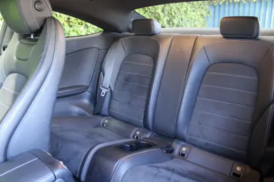 Mercedes-Benz C 200 2019 - 29900 EUR, 90000 km - AUTO.MOTO.pt - 90000km - foto 13 de 16