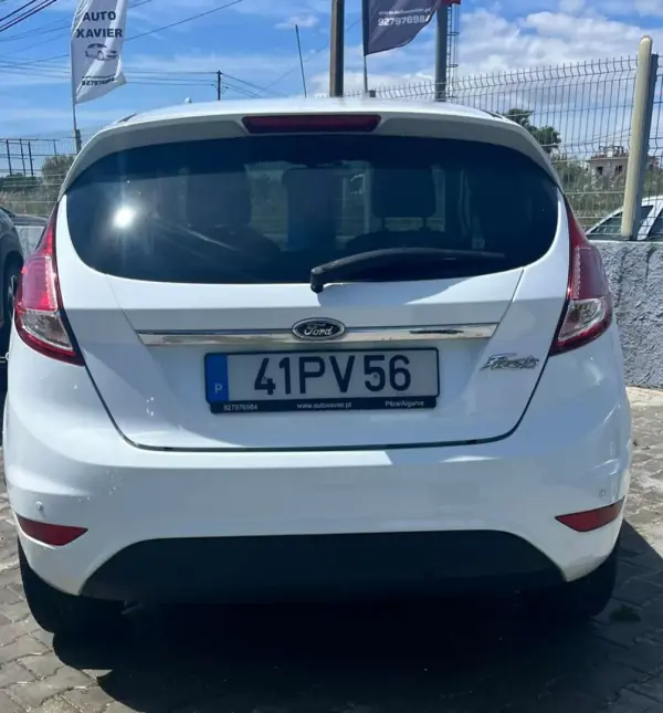 Ford Fiesta 2015 - 6900 EUR, 180000 km - AUTO.MOTO.pt - 180000km - foto 3 de 13