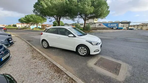 Hyundai i20 2018 - 9980 EUR, 134296 km - AUTO.MOTO.pt - 134296km - foto 16 de 43