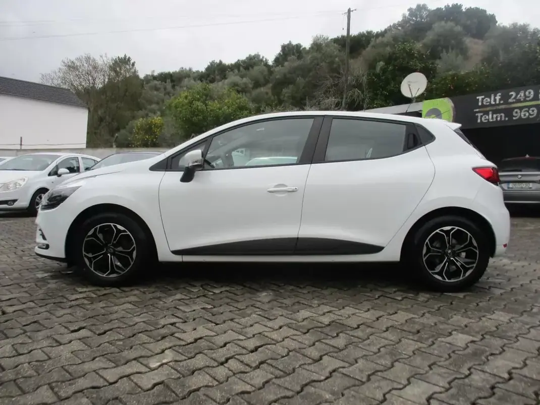 Renault Clio 2017 - 11990 EUR, 81000 km - 81000km - foto 9 de 24