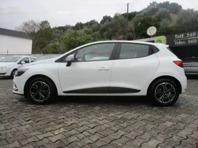 Renault Clio 2017 - 11990 EUR, 81000 km - 81000km - foto 9 de 24