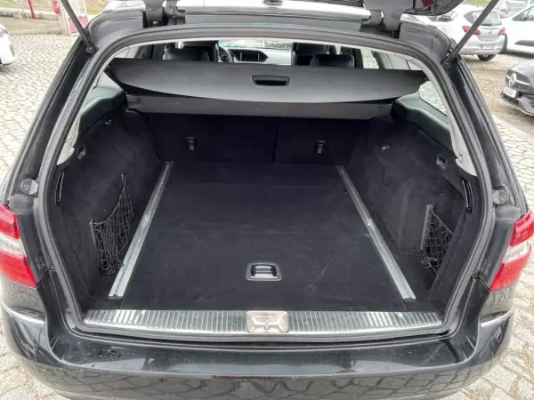 Mercedes-Benz E 250 2010 - 13950 EUR, 277830 km - AUTO.MOTO.pt - 277830km - foto 5 de 12
