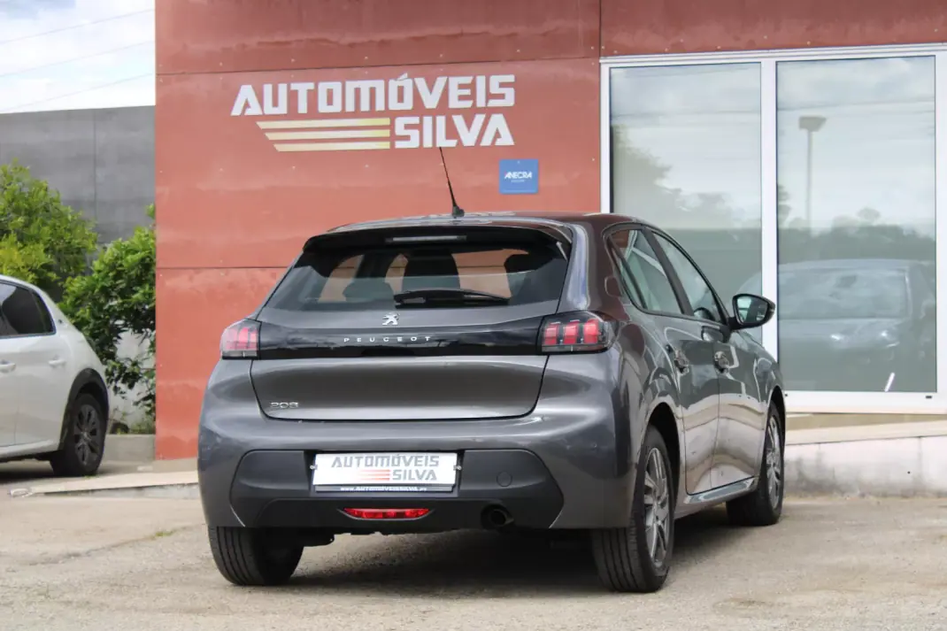 Peugeot 208 2021 - 13490 EUR, 118000 km - AUTO.MOTO.pt - 118000km - foto 10 de 25