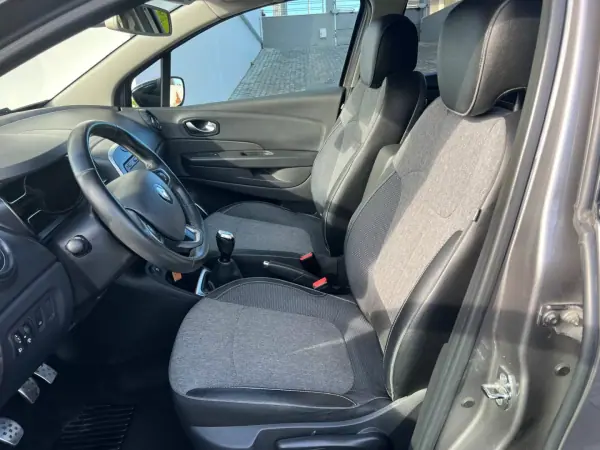 Renault Captur 2019 - 16990 EUR, 90898 km - AUTO.MOTO.pt - 90898km - foto 17 de 37