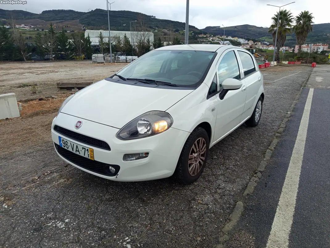 Fiat Punto Evo 2018 - 7700 EUR, 46000 km - AUTO.MOTO.pt - 46000km - foto 1 de 6