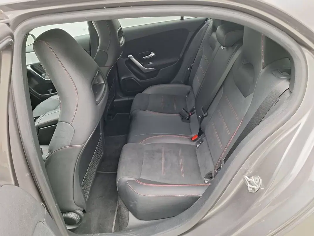 Mercedes-Benz A 180 2022 - 29590 EUR, 50171 km - AUTO.MOTO.pt - 50171km - foto 9 de 11