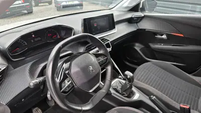 Peugeot 208 2020 - 13490 EUR, 49000 km - AUTO.MOTO.pt - 49000km - foto 13 de 23