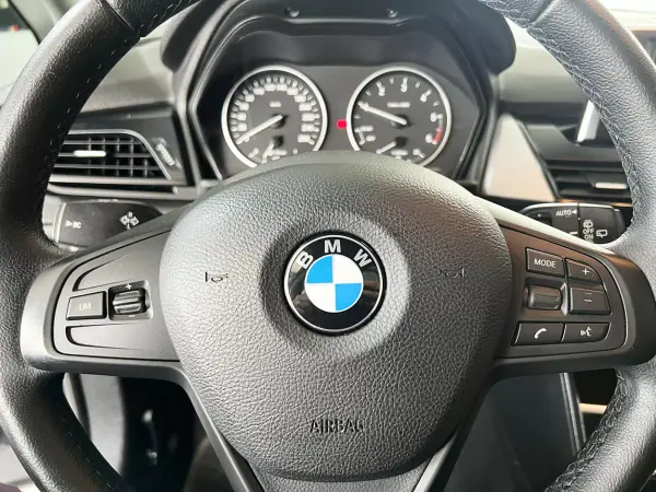 BMW 214 Active Tourer 2017 - 15600 EUR, 98526 km - AUTO.MOTO.pt - 98526km - foto 15 de 21