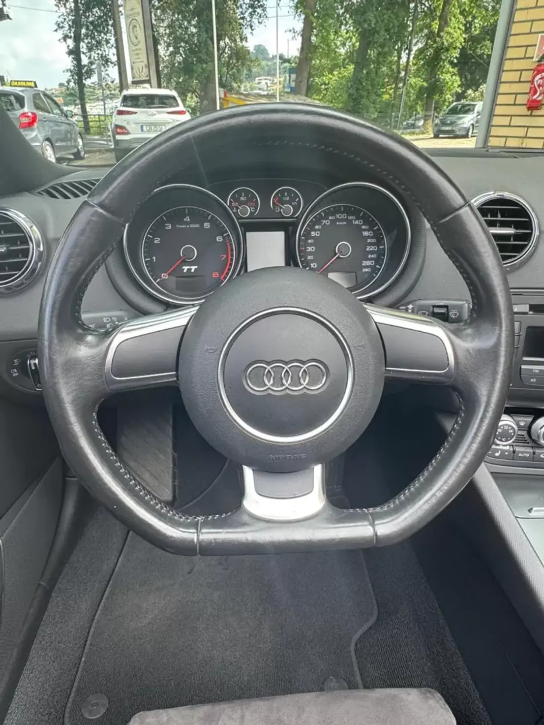 Audi TT Roadster 2011 - 15900 EUR, 207500 km - AUTO.MOTO.pt - 207500km - foto 8 de 12