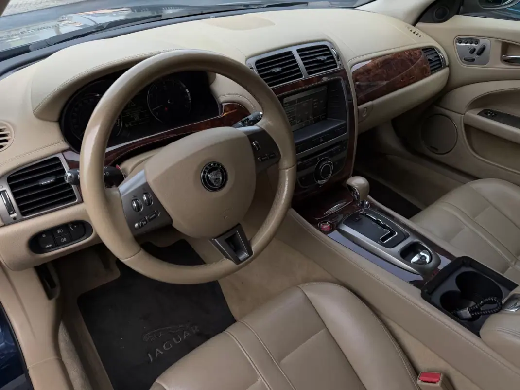 Jaguar XK 2006 - 38500 EUR, 186000 km - AUTO.MOTO.pt - 186000km - foto 4 de 15