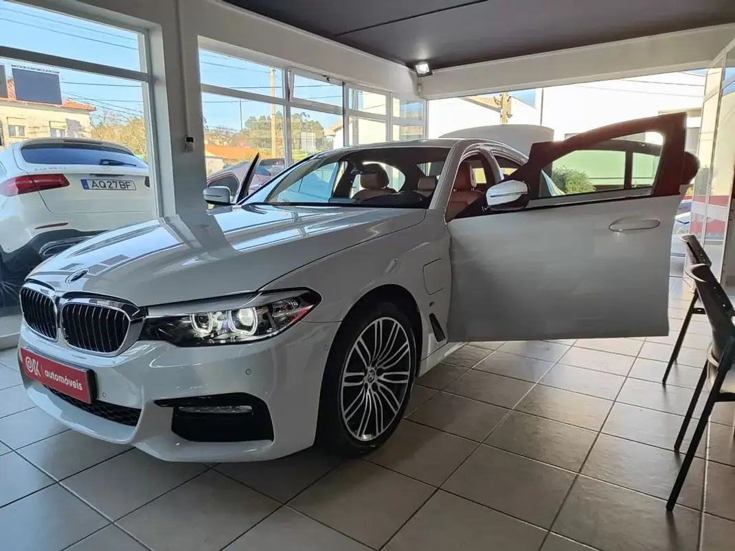 BMW 530e 2019 - 31500 EUR, 46900 km - AUTO.MOTO.pt - 46900km - foto 22 de 39