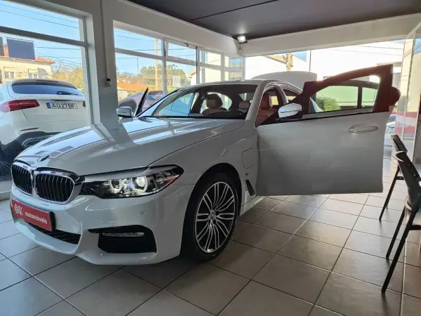 BMW 530e 2019 - 31500 EUR, 46900 km - AUTO.MOTO.pt - 46900km - foto 22 de 39