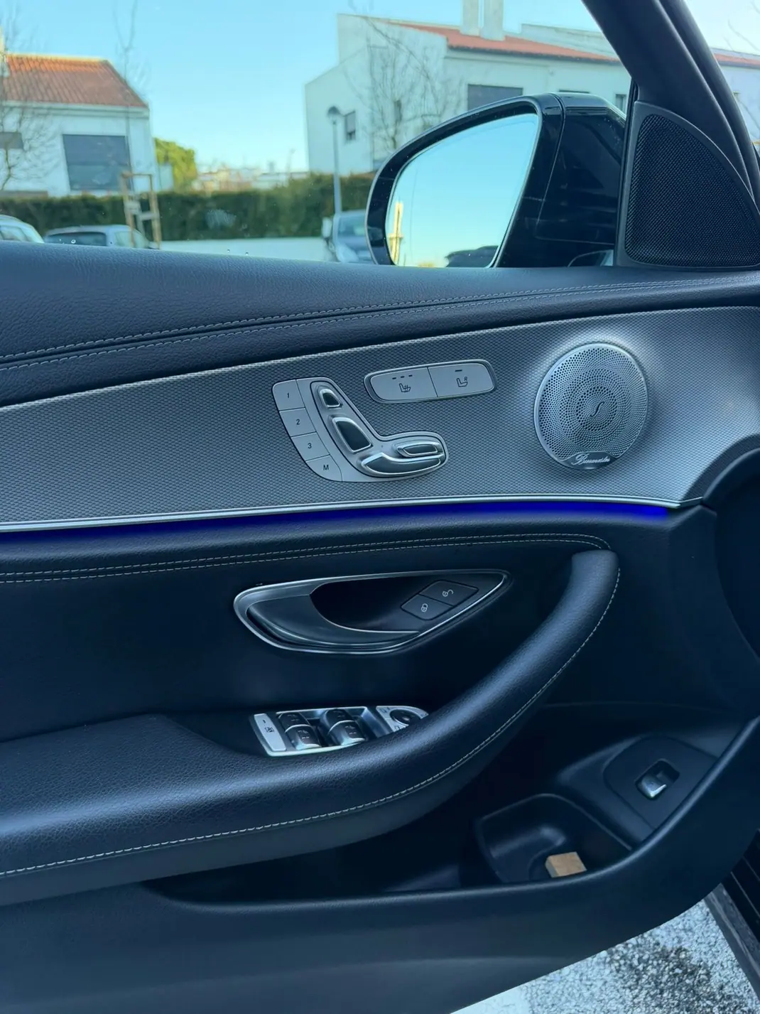 Mercedes-Benz E 300 2018 - 39000 EUR, 62500 km - AUTO.MOTO.pt - 62500km - foto 5 de 12
