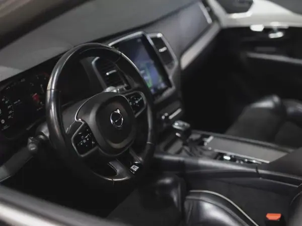 Volvo XC 90 2018 - 35990 EUR, 147431 km - AUTO.MOTO.pt - 147431km - foto 17 de 27