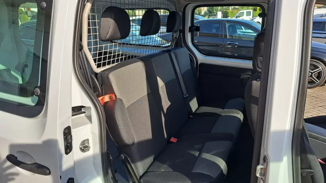 Renault Kangoo 1.5 DCi Maxi 2019 - 18900 EUR, 210580 km - AUTO.MOTO.pt - 210580km - foto 10 de 28