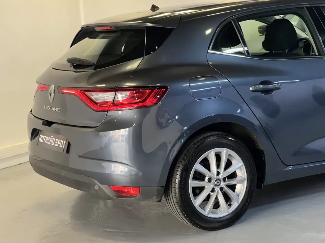 Renault Mégane 2016 - 12990 EUR, 130000 km - AUTO.MOTO.pt - 130000km - foto 28 de 37