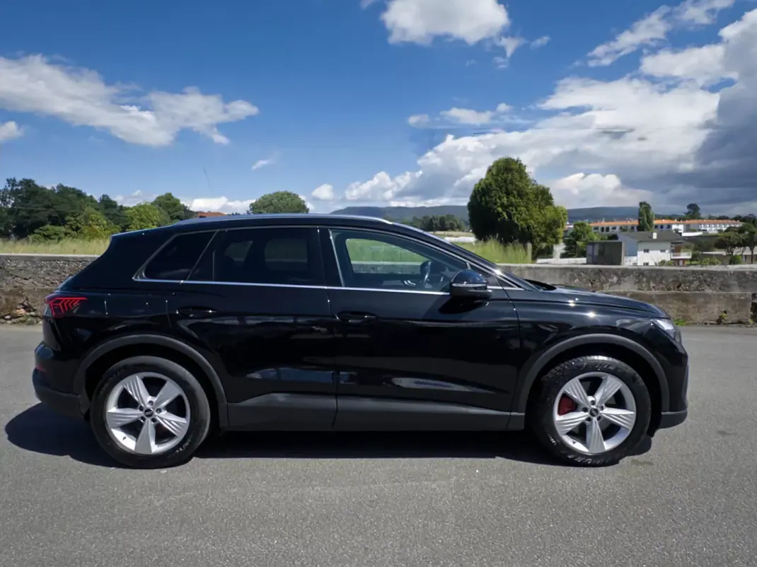 Audi Q4 e-tron 2022 - 36990 EUR, 56000 km - AUTO.MOTO.pt - 56000km - foto 8 de 63