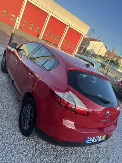 Renault Mégane 2010 - 4999 EUR, 338000 km - AUTO.MOTO.pt - 338000km - foto 3 de 4