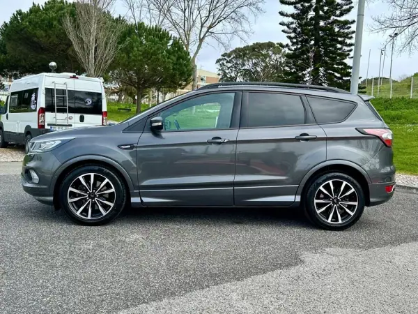 Ford Kuga 2017 - 15450 EUR, 78000 km - AUTO.MOTO.pt - 78000km - foto 5 de 60