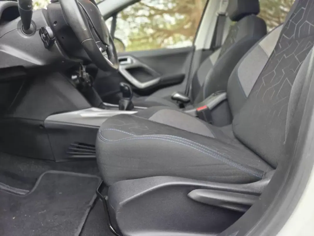Peugeot 2008 2018 - 10399 EUR, 110600 km - AUTO.MOTO.pt - 110600km - foto 24 de 38