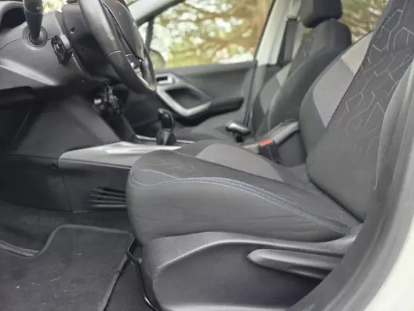 Peugeot 2008 2018 - 10399 EUR, 110600 km - AUTO.MOTO.pt - 110600km - foto 24 de 38
