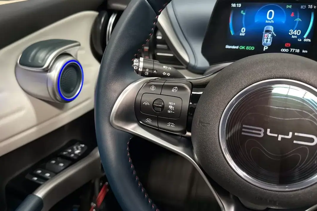 BYD Atto 3 2023 - 27950 EUR, 7718 km - AUTO.MOTO.pt - 7718km - foto 51 de 60