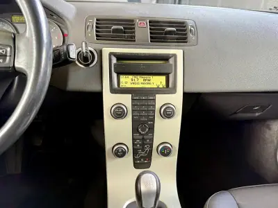 Volvo V50 2008 - 7990 EUR, 228855 km - AUTO.MOTO.pt - 228855km - foto 12 de 15