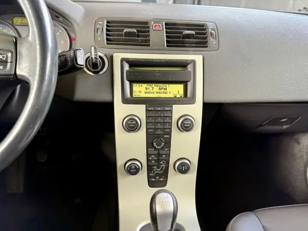 Volvo V50 2008 - 7990 EUR, 228855 km - AUTO.MOTO.pt - 228855km - foto 12 de 15