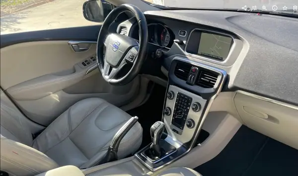 Volvo V40 2015 - 11000 EUR, 169000 km - AUTO.MOTO.pt - 169000km - foto 10 de 24
