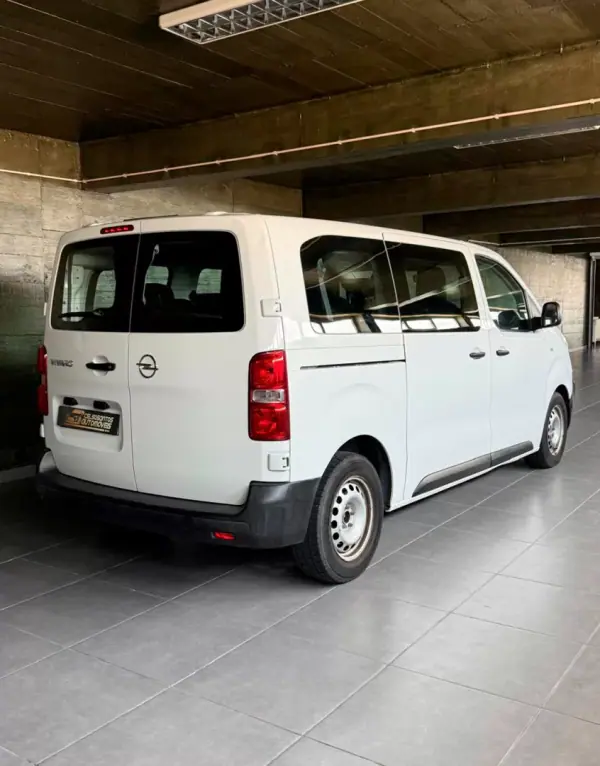 Opel Vivaro 2021 - 26500 EUR, 82650 km - AUTO.MOTO.pt - 82650km - foto 4 de 16