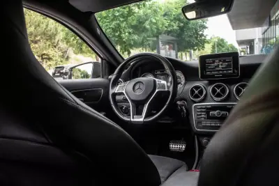 Mercedes-Benz A 180 2015 - 13990 EUR, 263650 km - AUTO.MOTO.pt - 263650km - foto 27 de 34